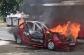 Požar u okolini Bača: Dostavno vozilo se pretvorilo u buktinju! (FOTO)