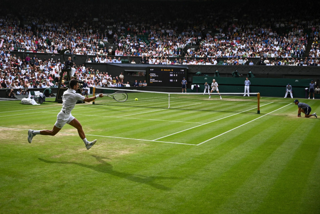 Nole melje na Vimbldonu! Rubljovu dao nadu, pa ga počistio na putu do polufinala!