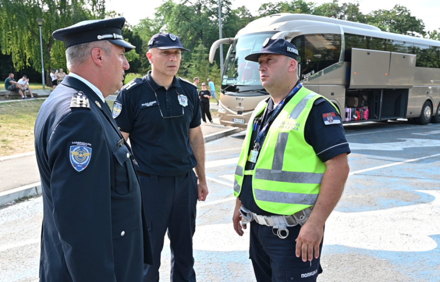 Da bezbednost bude na visokom nivou: Policija kontroliše vozače turističkih autobusa