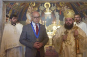 Ministar Vučević odlikovan Ordenom Svetog Stefana Štiljanovića, najvišim odlikovanjem Eparhije osečkopoljske i baranjske