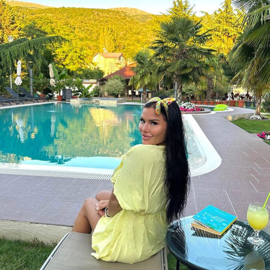 Pevačica sitno broji do porođaja! U rijalitiju je imala ljubavne zavrzlame, a onda je nestala i zatrudnela!