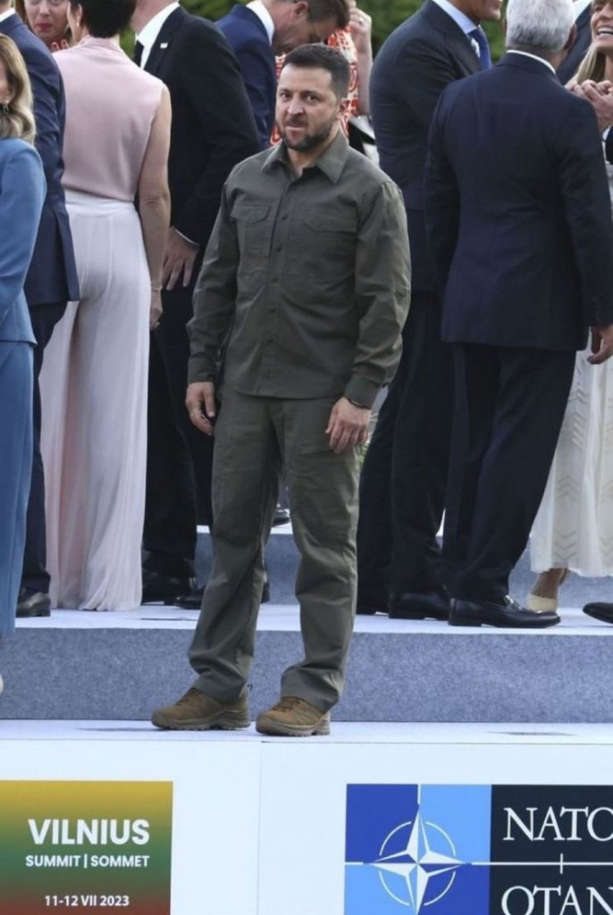 Novinar Džonatan Kuk: NATO ne brani Ukrajinu, već joj zabija nož u leđa