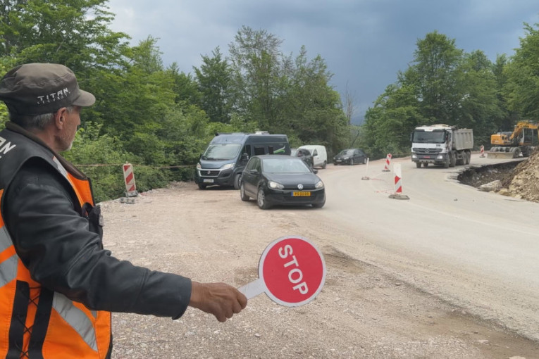 Građani zbijaju šale: Crnogorski auto-put nazvali "Ognjena Marija" zbog rekordnih požara na vozilima koja tuda prolaze