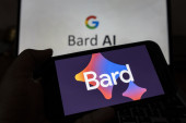 Google Bard sada može da gleda YouTube snimke umesto vas