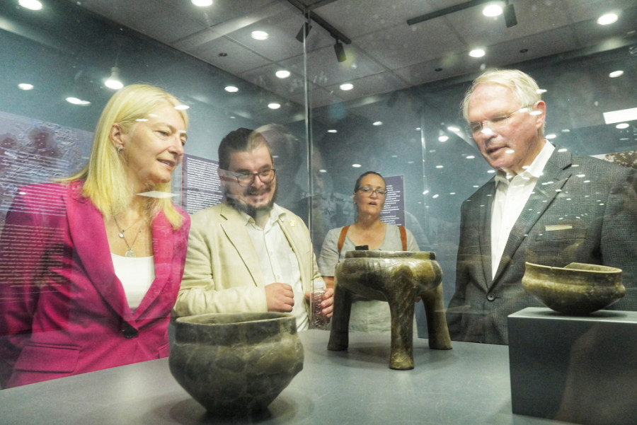 Begović i Hil obišli arheološko nalazište Belo brdo u Vinči: "Svaki dinar ili dolar uložen u ovaj projekat je za našu budućnost"