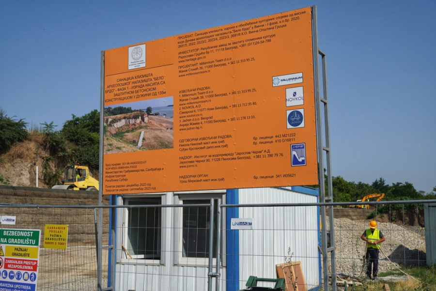 Begović i Hil obišli arheološko nalazište Belo brdo u Vinči: "Svaki dinar ili dolar uložen u ovaj projekat je za našu budućnost"