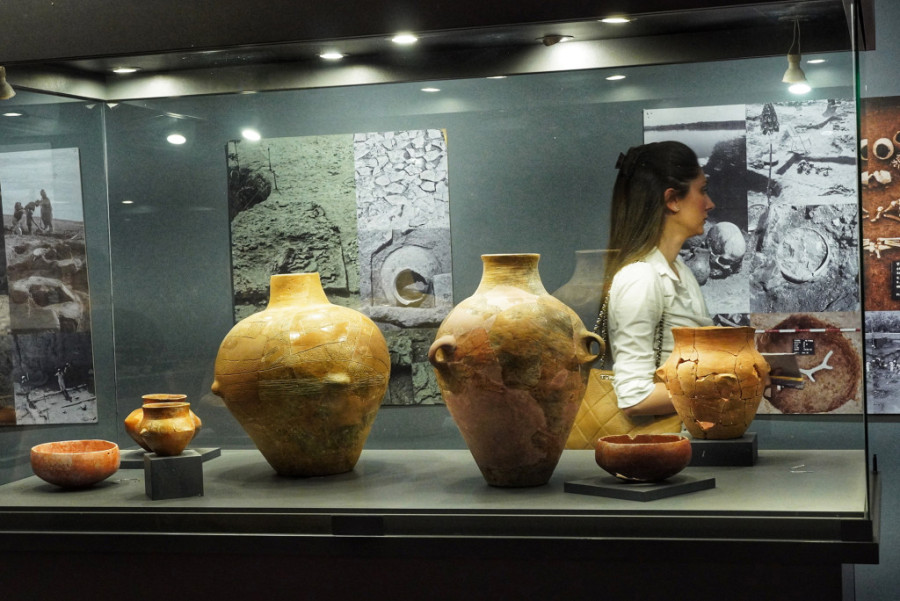 Begović i Hil obišli arheološko nalazište Belo brdo u Vinči: "Svaki dinar ili dolar uložen u ovaj projekat je za našu budućnost"