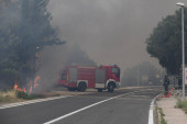 Požar na hrvatskom ostrvu Čiovo pod kontrolom: Vatrena stihija još nije ugašena, vatrogasci područje natapaju vodom