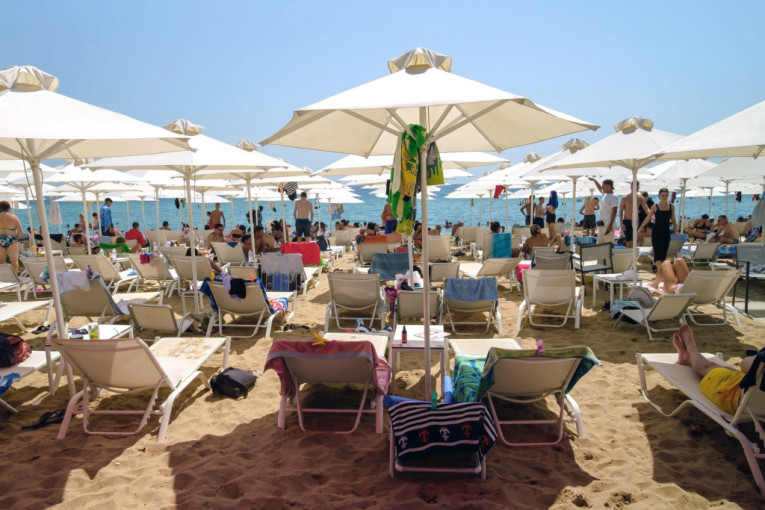 Inspekcija češlja plaže zbog skupih ležaljki u Grčkoj! Cene su bile paprene, sada je tome kraj, a šta su uradili Kiprani povodom toga?