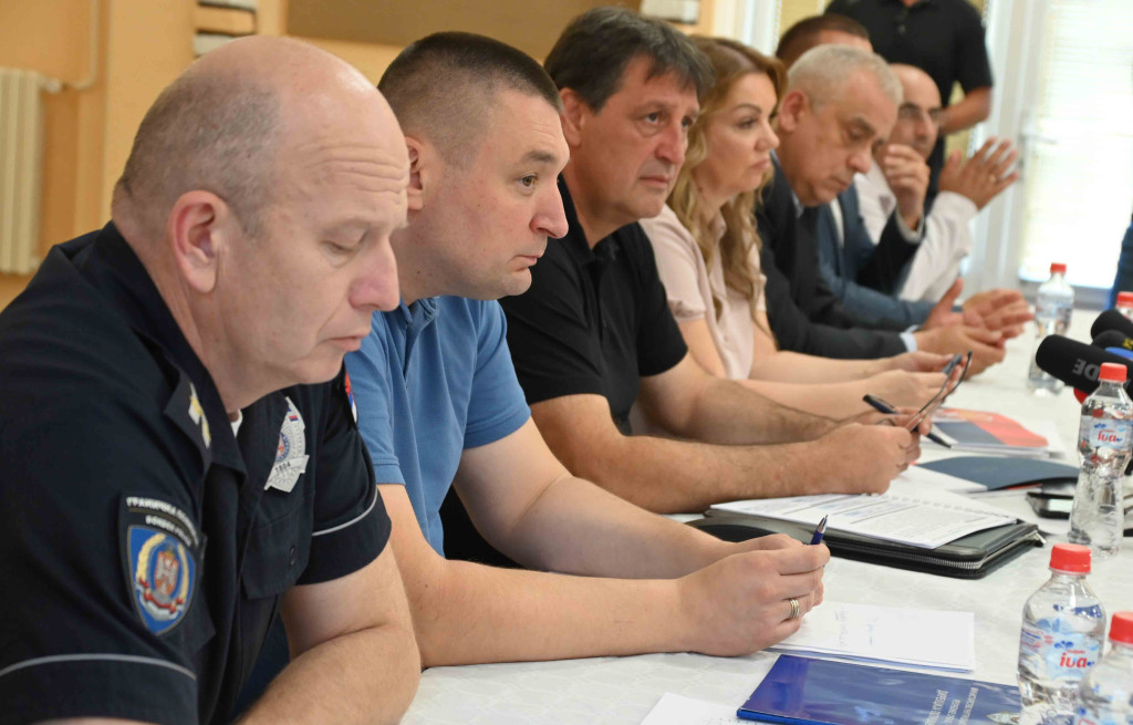 Gašić: Policija dislocirala 6.278 iregularnih migranata sa područja Makove šume i oduzela 39 komada vatrenog oružja