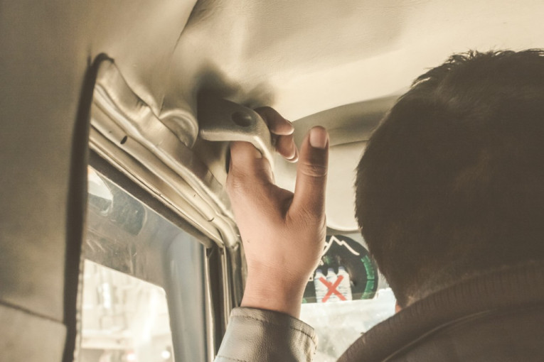 Evo šta je skrivena funkcija dela automobila, koji viđate svaki dan