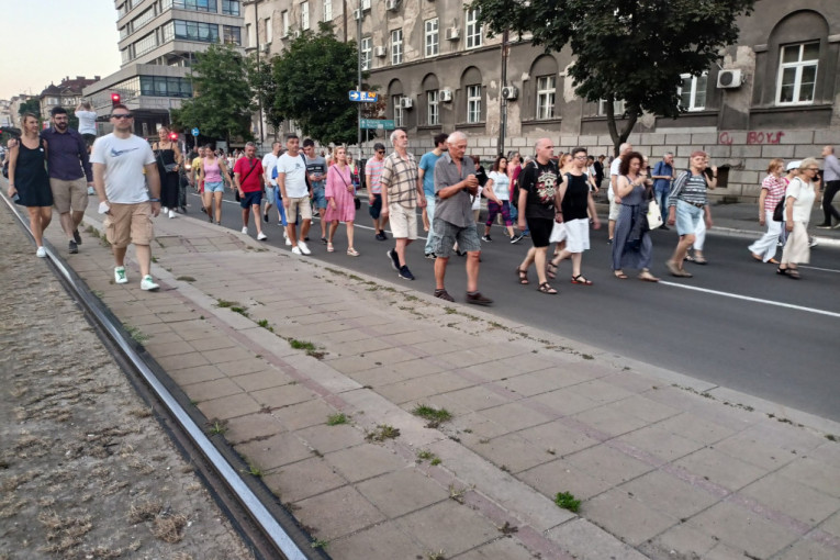 Završen politički protest opozicije: Najmanje okupljenih do sada, auto-put ponovo prohodan za saobraćaj (FOTO)