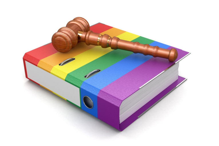 Kazna od 36.000 dolara za prodaju LGBT knjige: Sve zbog plastične folije!
