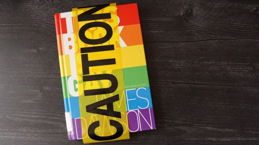 Kazna od 36.000 dolara za prodaju LGBT knjige: Sve zbog plastične folije!