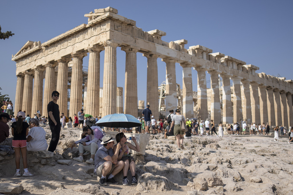 Akropolj zatvoren tokom dana zbog vrućine: Toplotni talas zadaje muke i turistima
