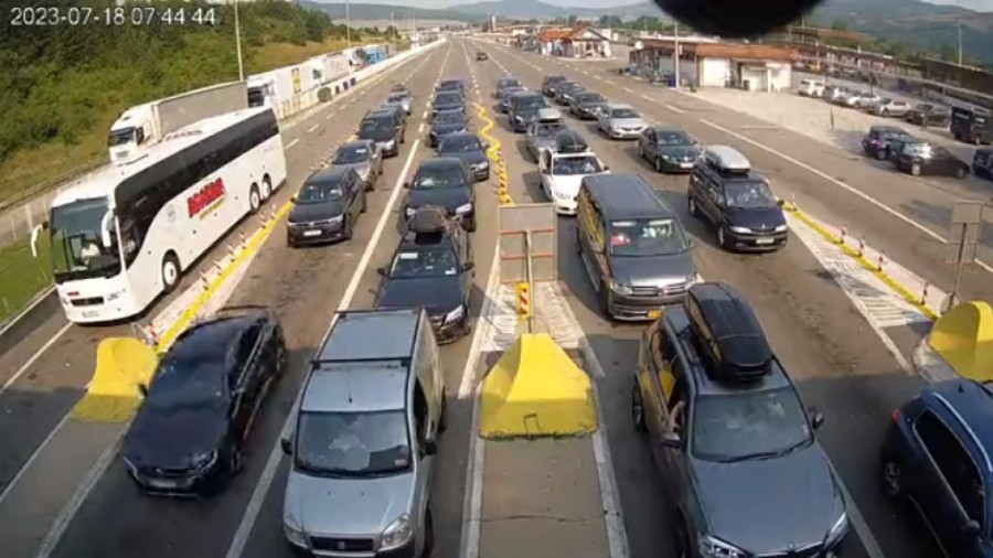 Samo na Preševu duže zadržavanje, na graničnim prelazima znatno manje gužve nego juče