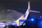 Avion promašio pistu u Belgiji i udario u automobil: Ima poginulih,  velika tragedija