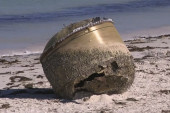 Meštani na plaži pronašli čudan misteriozni cilindar (VIDEO)