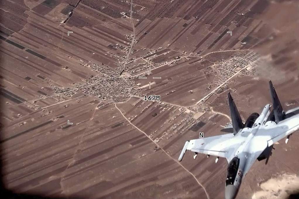 Srušio se ruski vojni avion: Piloti se katapultirali, za jednim se traga (VIDEO)