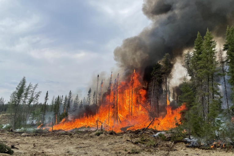 U Kanadi bukti skoro 600 požara van kontrole! Zemlja se bori sa najgorom vatrenom sezonom u poslednjih nekoliko decenija (VIDEO)