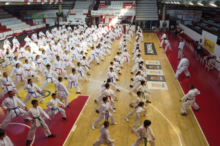 U karate kamp u Čačku stiglo 300 mališana: Spremni da savladaju tehnike plemenitog sporta (FOTO)