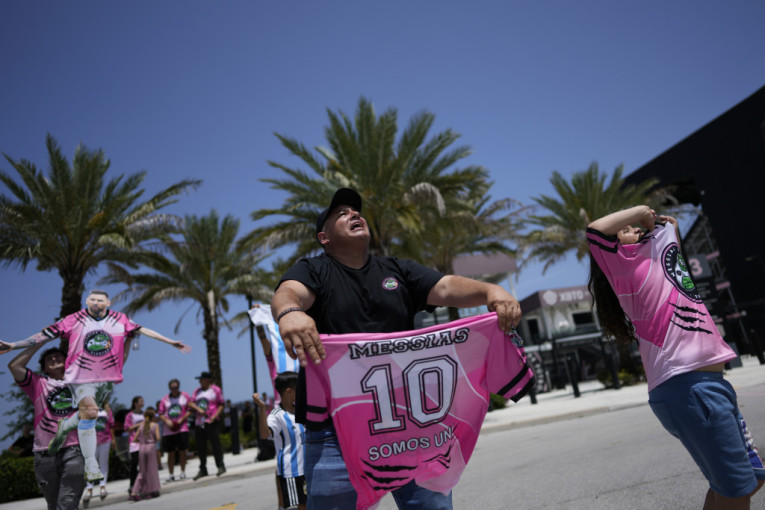 Koga briga za fudbal kada Mesija nema na terenu! Reakcija navijača u Majamiju mora da zabrine Bekama (VIDEO)