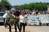 Obeležena tužna godišnjica stradanja Srba i Roma u Orahovcu: Položeno cveće, upaljene sveće za mučenike