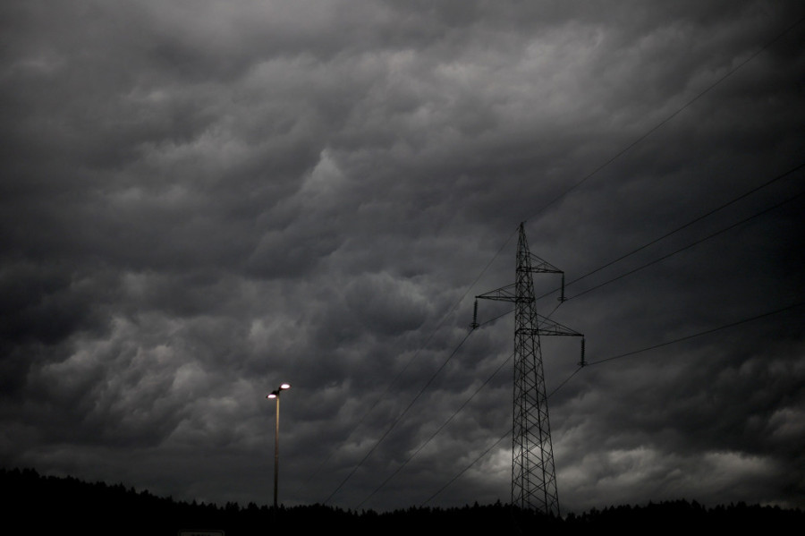 Snažna oluja u Austriji ide prema Sloveniji i Srbiji: Na snazi je crveni meteoalarm, evo kada nevreme stiže u našu zemlju! (FOTO)
