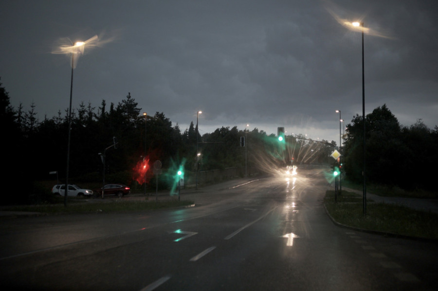 Snažna oluja u Austriji ide prema Sloveniji i Srbiji: Na snazi je crveni meteoalarm, evo kada nevreme stiže u našu zemlju! (FOTO)