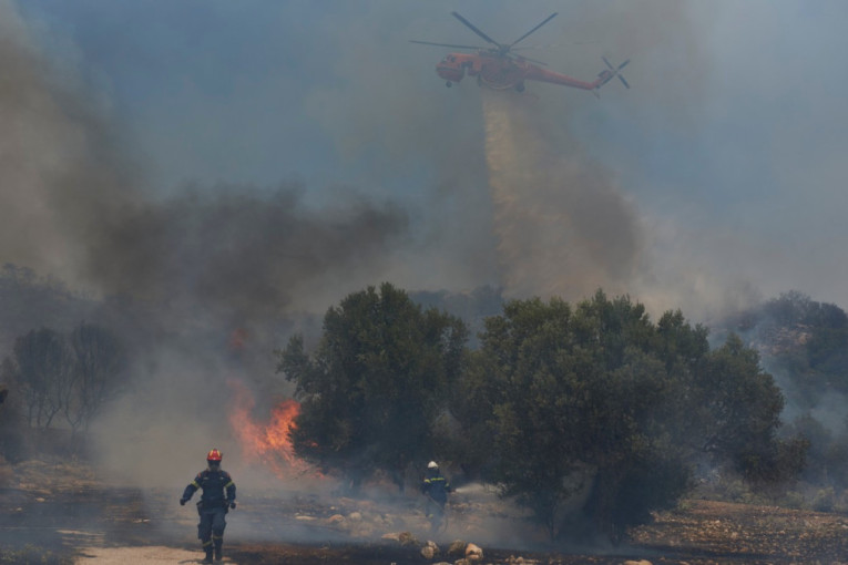 Novi požari u Grčkoj: Na terenu s vatrogascima i volonteri