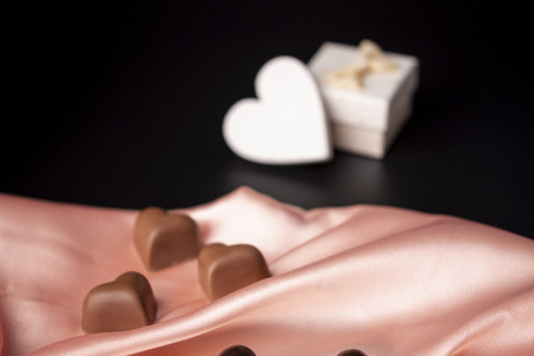 Pitali smo sugrađanke šta očekuju za Osmi mart: Neki od najboljih poklona mogu da se nađu i za manje od 1.000 dinara (ANKETA)