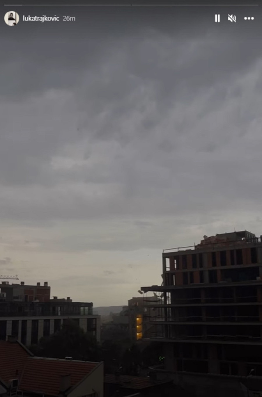 Superćelijska oluja stigla je i u Srbiju: Apokaliptično nevreme došlo u Beograd - orkanski vetar rušio sve pred sobom! (FOTO/VIDEO)