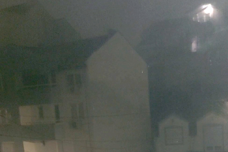 U Kruševcu nestala struja zbog nevremena! Pljuštala kiša i sevale munje (VIDEO)