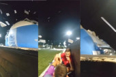 Snažan vetar ruši i cepa balon za fudbal u Nišu, deca sakrivena iza zida ne veruju šta ih je snašlo (VIDEO)