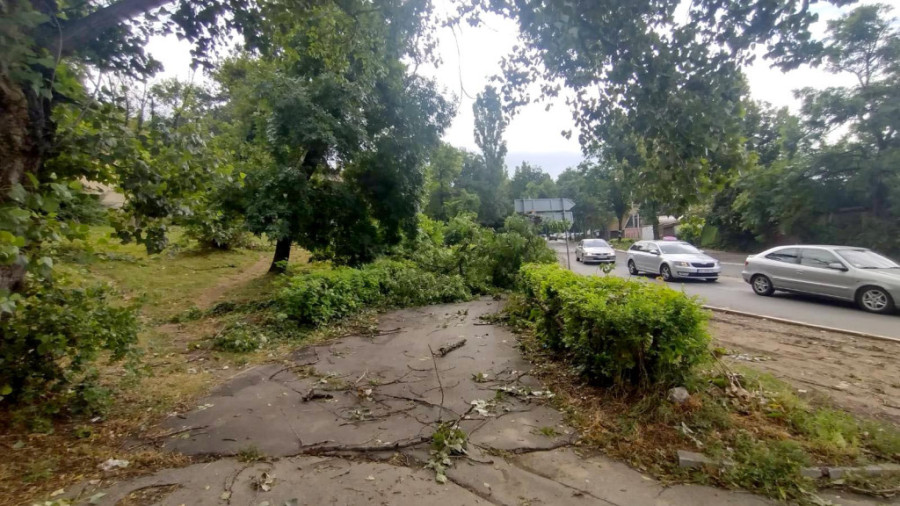 Sve o naplati štete na kolima nakon superćelijske oluje: Ako nemate kasko, evo koje su vam mogućnosti!