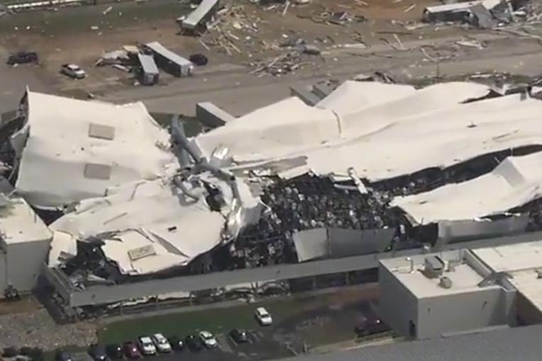 Tornado uništio veliku Fajzerovu fabriku! Bez posla u treptaju oka ostalo 4.500 ljudi (VIDEO)