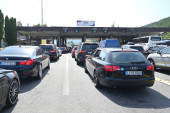 Srpski turisti vraćeni sa grčke granice! Dobili kaznu zbog nečeg što svi kupuju: Jedan paket je 500 evra