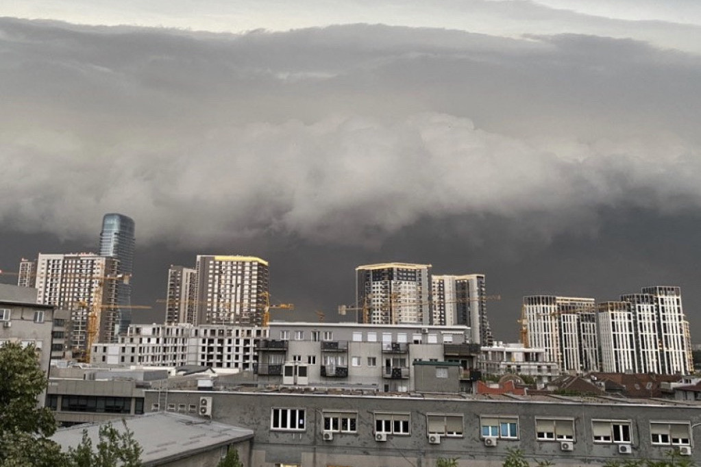 Čak 15 superćelija prešlo je juče preko Srbije! Mezociklon je prvi znak oluje,  a da li može da stvori tornado?