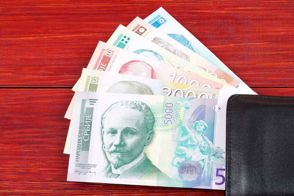 Povećane i dnevnice: Za put po Srbiji naknada 1.000 dinara dnevno