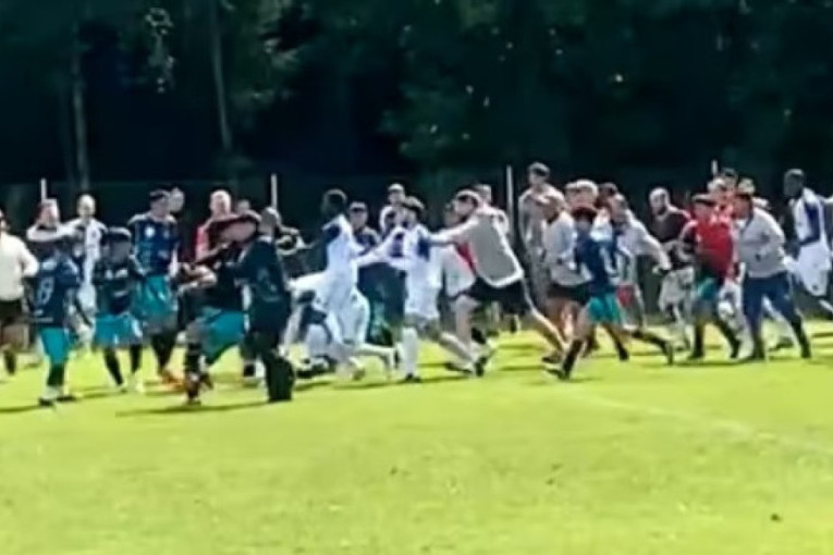Strašna tuča mladih Šveđana i Meksikanaca na najpoznatijem omladinskom turniru! Policija morala da interveniše (VIDEO)