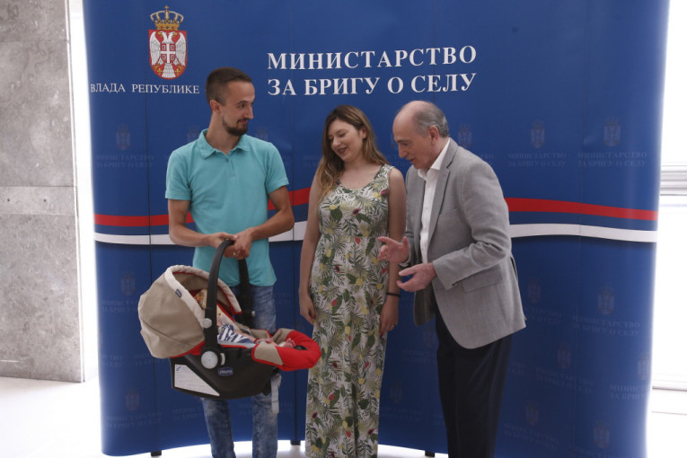 Dr Vladimir Jestrović:  Naša sela dišu novim životom - besplatne kuće i podrška zadrugama menjaju sliku Srbije!