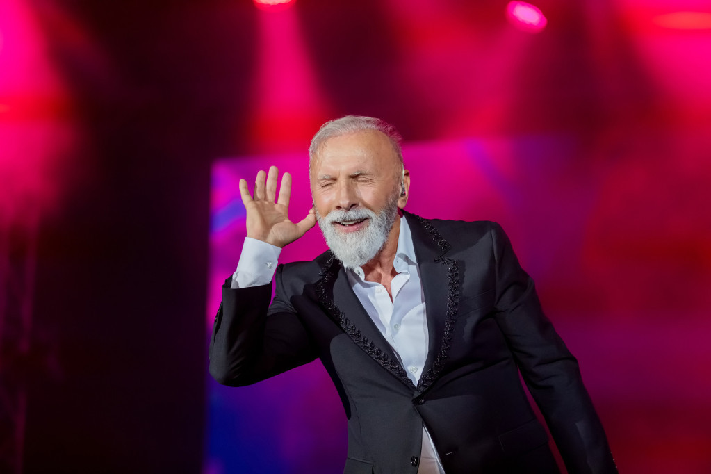 Dino Merlin se hvalio autogramom zločinca koji je ubio 300 Srba: Isplivao skandalozan snimak!