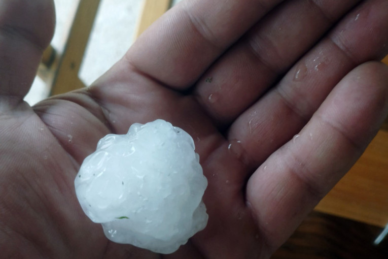 MUP i RHMZ izdali hitno upozorenje! Srbija na udaru nove oluje, narednih sat vremena su kritični, dat savet kako se ponašati tokom nevremena