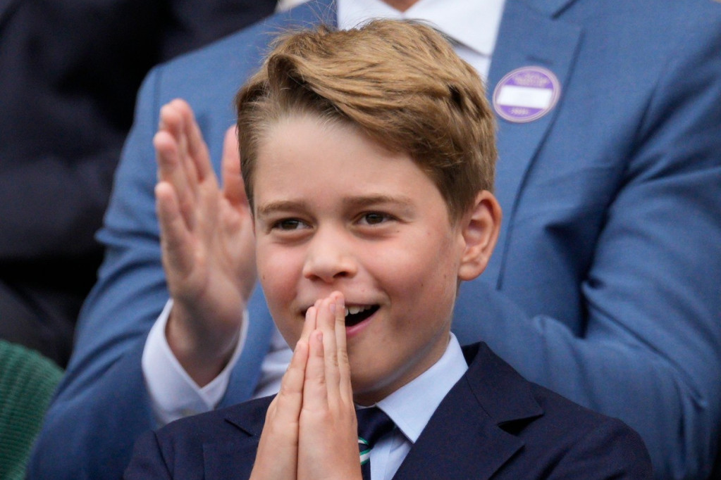 Princ Vilijam i Kejt Midlton podelili novu fotografiju starijeg sina: Budući kralj je danas sa osmehom napunio 10 godina (FOTO)