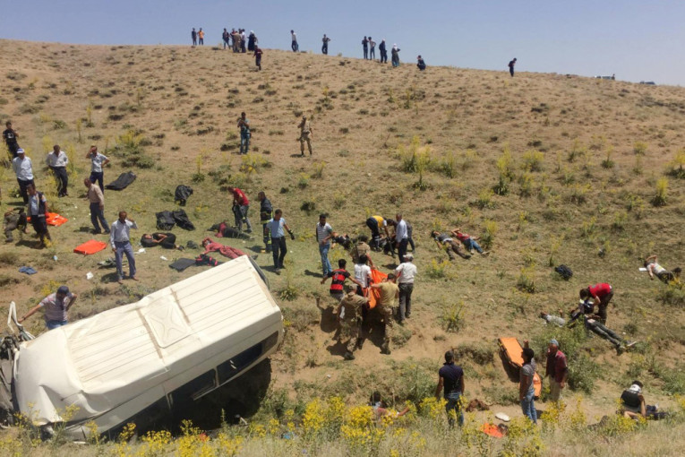 Tragedija u Turskoj: U teškom udesu poginulo najmanje troje, povređeno 11 osoba!