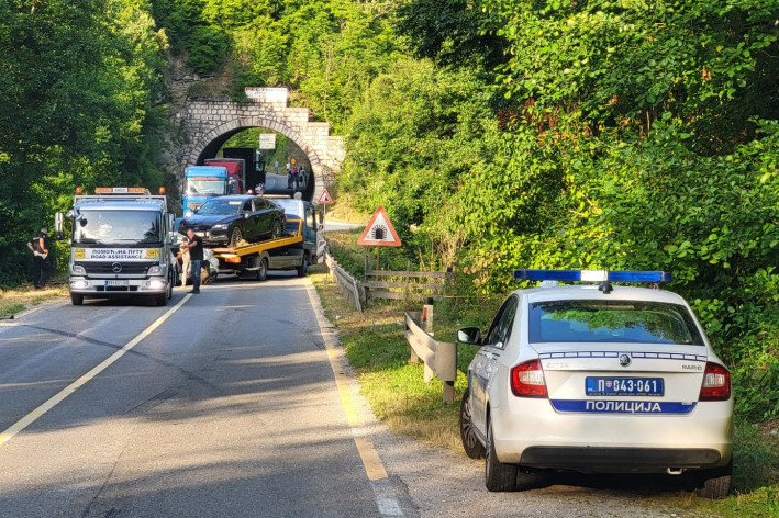 Teška saobraćajna nesreća kod Malog Crnića: Direktan sudar kamiona i automobila - jedna osoba poginula!