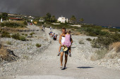 Smiruje se situacija na Rodosu: Požari pod kontrolom - vatrogasne snage i dalje u pripravnosti