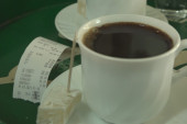 Ovde se služi najjeftinija kafa u Srbiji: Uz nju se dobijaju kisela voda i slatko - na kašičici se ne štedi (FOTO)