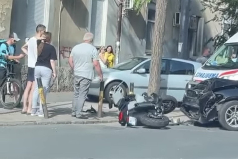 BMW oborio motociklistu u Beogradu: Nesreća u centru, Hitna pomoć na terenu