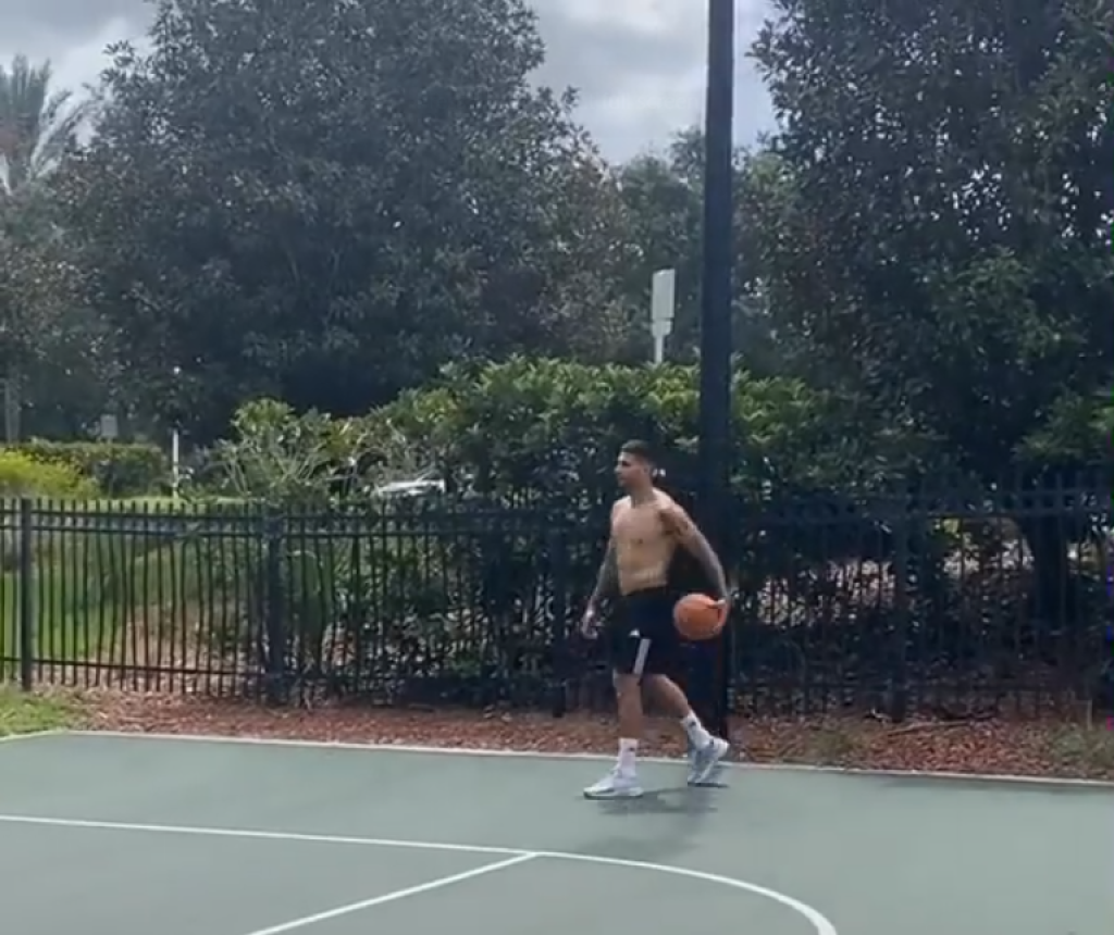 Mitrović pogađa trojku